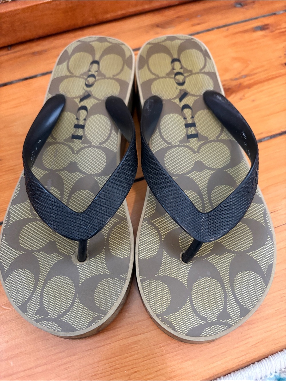 Coach Logo Flip Flop Sandals in signature tan/brown/black logo print - Size 6.5